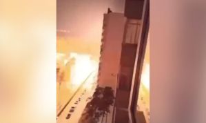 Vídeo mostra prédio residencial sendo atingido por drone em Moscou