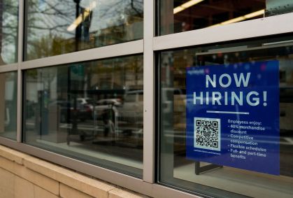 Anúncio de emprego em Arlington, Virginia, nos EUA