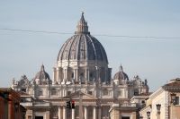 Vaticano proíbe tatuagens e piercings para funcionários da Basílica de São Pedro