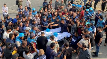 Saed Al-Taweel e Mohammed Sabah morreram enquanto cobriam a evacuação de um edifício ameaçado; outro jornalista ficou ferido, de acordo com comunicado
