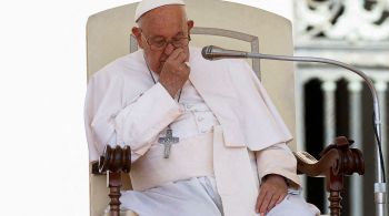 “Os padres às vezes falam muito e você não entende do que eles estão falando", disse pontífice