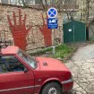 Pred početak protesta u Novom Sadu: Mural krvave ruke kod zgrade suda 12