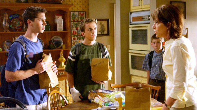 Reese (Justin Berfield), Malcolm (Frankie Muniz), Dewey (Erik Per Sullivan), and Lois (Jane Kaczmarek) around the dinner table on Malcolm in the Middle
