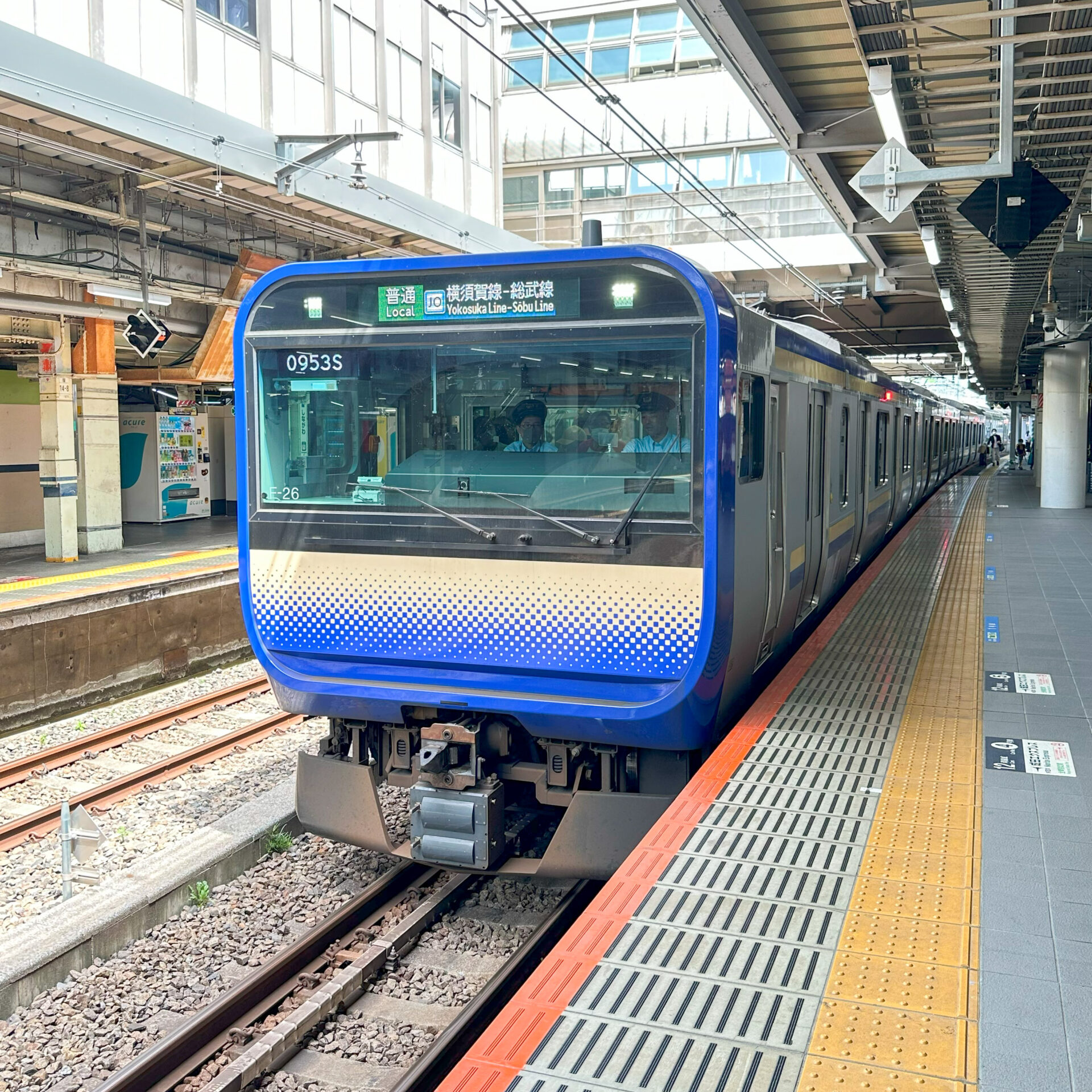 横須賀線普通列車品川駅にて