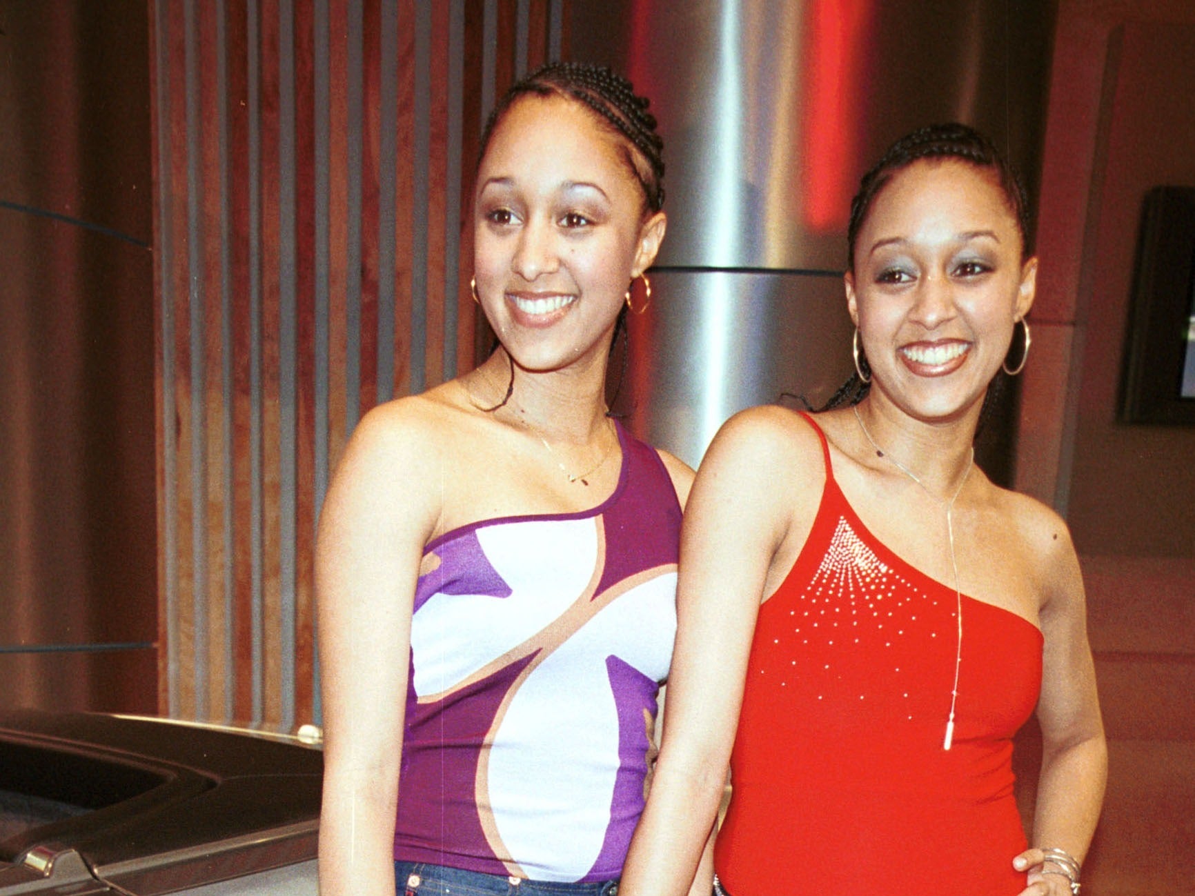 Channeling Nostalgia With This Celebrity Look: Tia And Tamera Mowry