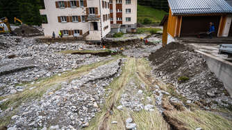 Erneut massive Unwetter in der Schweiz – Behörden warnen vor Lebensgefahr, Tal evakuiert