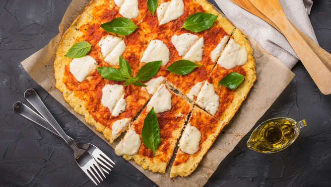 Low-Carb-Pizza ohne Mehl für Sportler und Figurbewusste