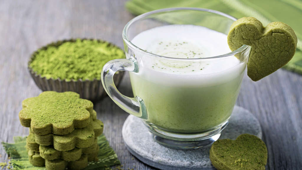 Eggnog mit Matcha – modernes Update zum Weihnachtsklassiker schmeckt auch Oma