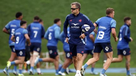 Fabien Galthié lors d'un entraînement du XV de France à Marcoussis, le 29 octobre 2024. (FRANCK FIFE / AFP)