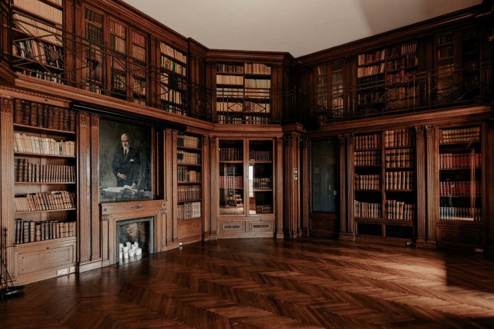 The library at Grand Hotel Central