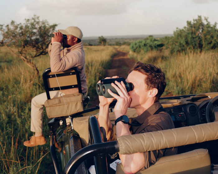 Fergus Scholes uses the Swarovski Optik AX Visio binoculars with a Zulu tracker in South Africa