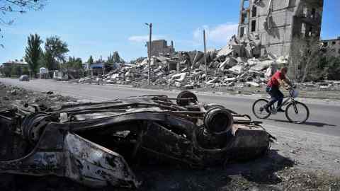 The debris of a multi-storey building, destroyed in a strike in the Ukrainian town of Myrnohrad