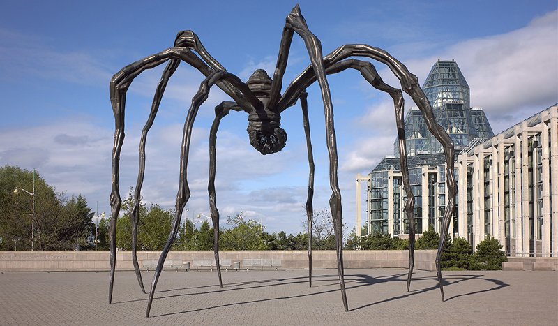 Louise Bourgeois, Maman, 1999, cast 2003. Bronze, stainless steel, and marble.