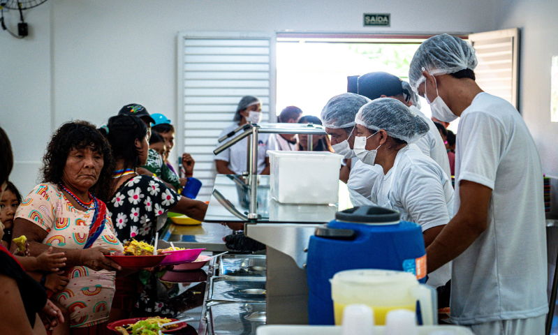Mais de 2 mil refeições são servidas por dia aos yanomami em novo refeitório da Casai