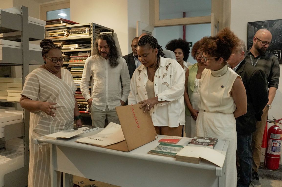 Durante a agenda, ministra da Cultura visitou Centro de Documentação e Escola de Circo da Funarte