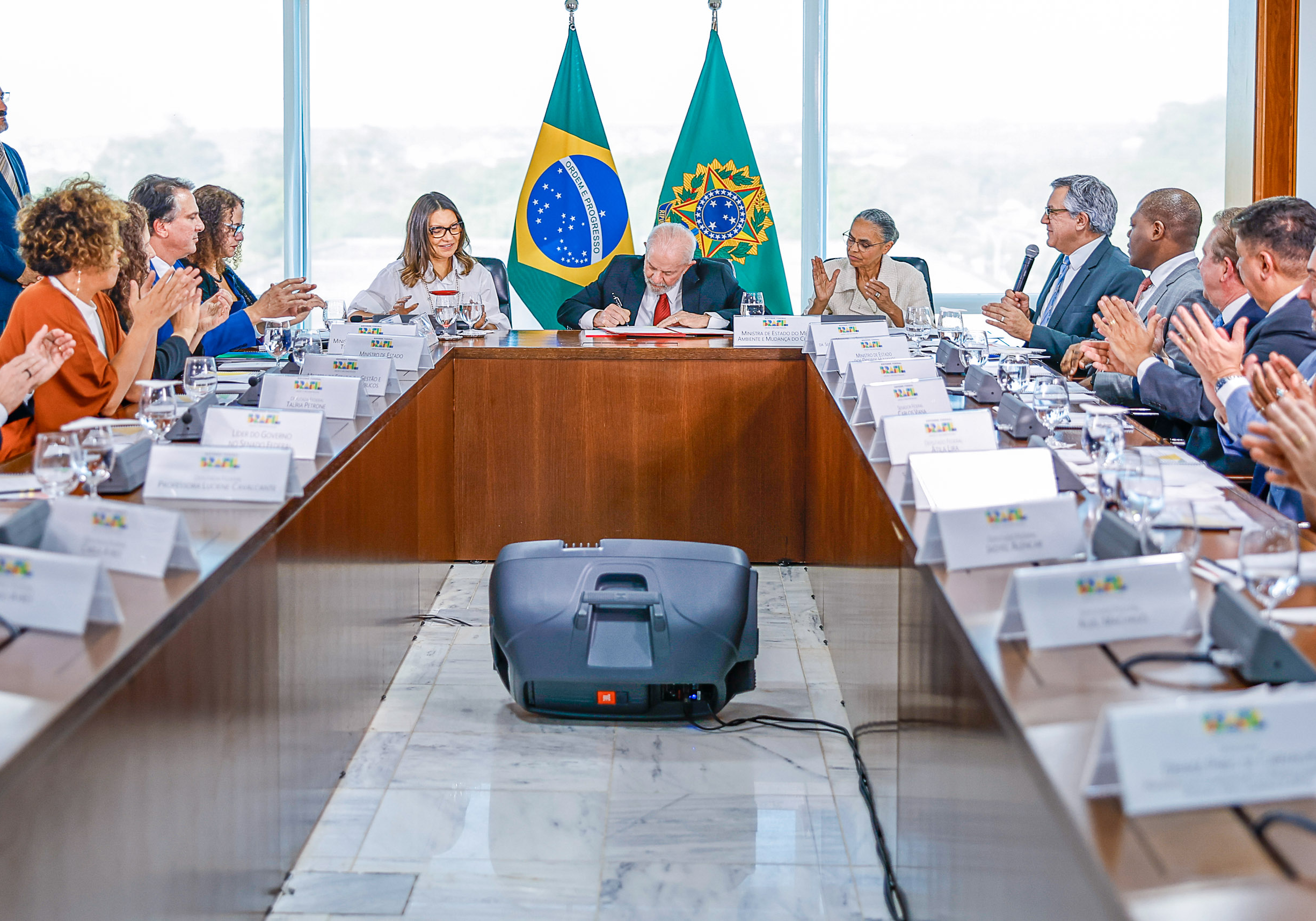 "Educar para o meio ambiente é uma tarefa deste século", disse Marina em ato no Palácio do Planalto