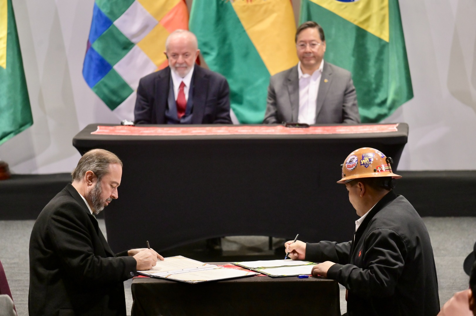 Memorandos de entendimentos assinados preveem interligação dos sistema de transmissão e distribuição do Brasil com o norte da Bolívia, além de otimizar a geração de energia da Usina Hidrelétrica (UHE) de Jirau