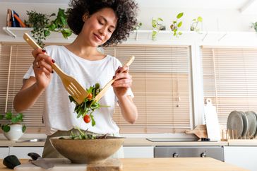 woman with migraine choosing healthy foods 