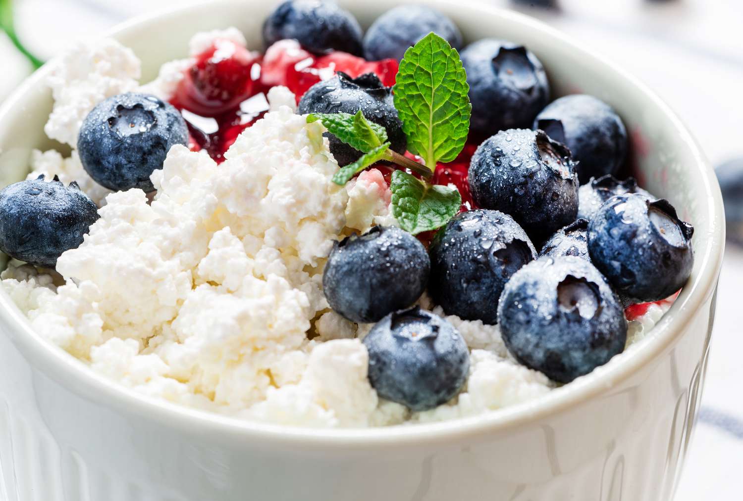 Cottage cheese with berries