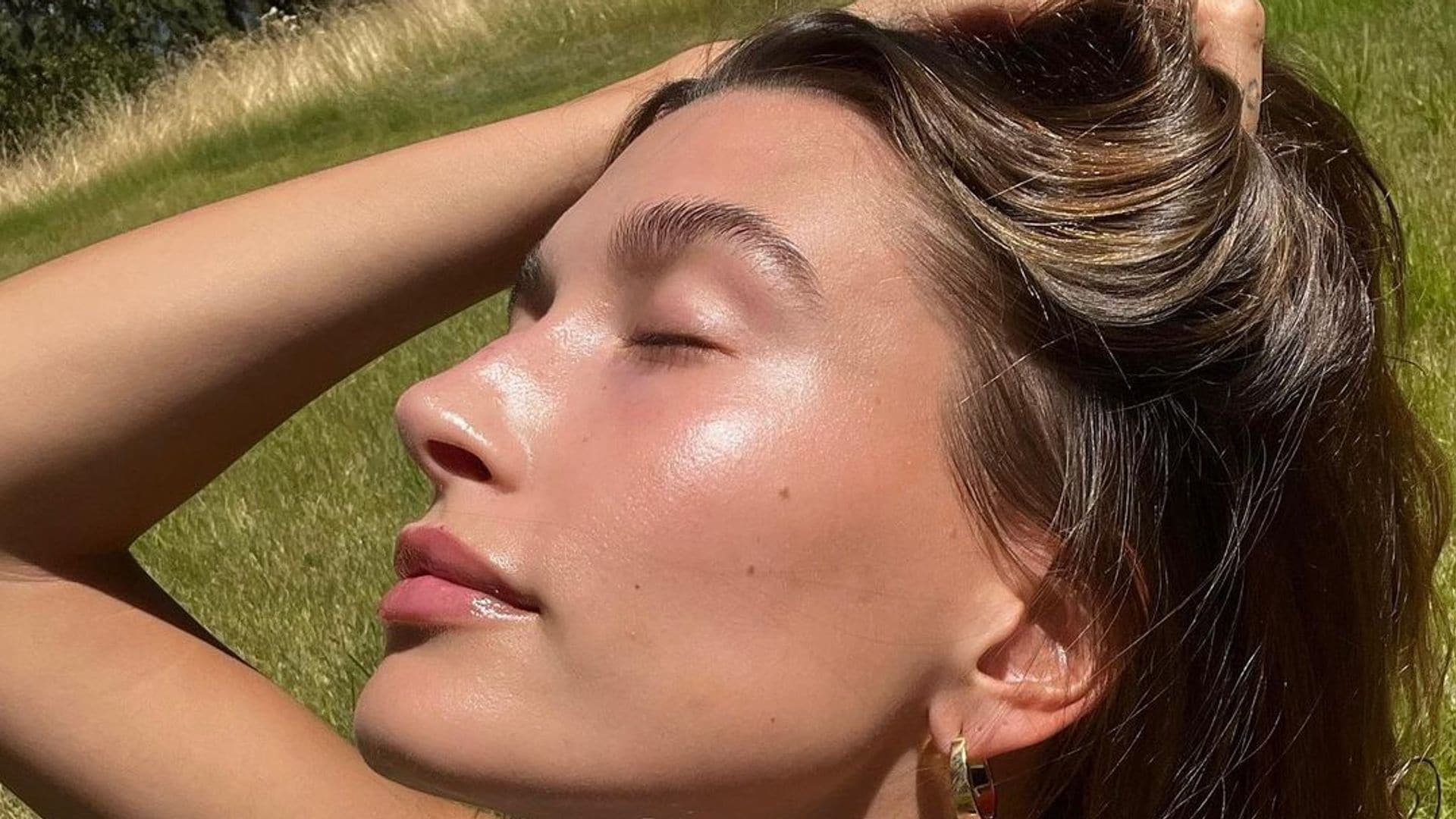 Los expertos ponen a prueba la crema de zanahoria favorita de Hailey Bieber: ¿es seguro utilizarla?