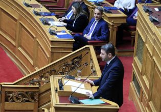 Βουλή: Κόντρες Μητσοτάκη-Ανδρουλάκη για αγροτικά, μετεκλογικές συνεργασίες, ΠτΔ και σιωπή για τα Τέμπη