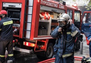 Φωτιά σε διαμέρισμα στο Παγκράτι – Τραυματίστηκε πυροσβέστης