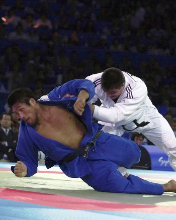 David Douillet en plein combat face à Shinichi Shinohara (FEL/L'Équipe)