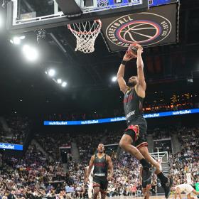 Elie Okobo a inscrit 20 points à Paris ce dimanche. (J.-B. Autissier/L'Équipe)