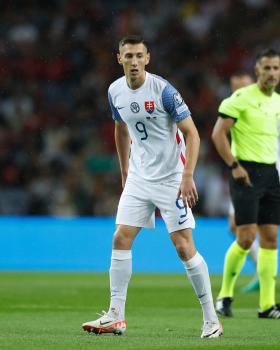 Robert Bozenik sous le maillot de la Slovaquie en octobre dernier. (M. Kawamori/Presse Sports)