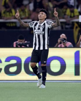 Soccer Football - Copa Libertadores - Semi Final - First leg - Botafogo v Penarol - Estadio Nilton Santos, Rio de Janeiro, Brazil - October 23, 2024 Botafogo's Igor Jesus celebrates scoring their fifth goal REUTERS/Ricardo Moraes (Reuters)