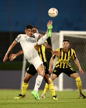 Soccer Football - Copa Libertadores - Semi Final - Second Leg - Penarol v Botafogo - Estadio Centenario, Montevideo, Uruguay - October 30, 2024 Botafogo's Tiquinho Soares in action REUTERS/Mariana Greif (Reuters)