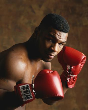 US-Schwergewichtsboxer Mike Tyson posiert für die Fotografin, aufgenommen im Januar 1989 in Atlantic City. | usage worldwide (Silvia Pecota/DPA/PICTURE ALLI/PRESSE SPORTS)