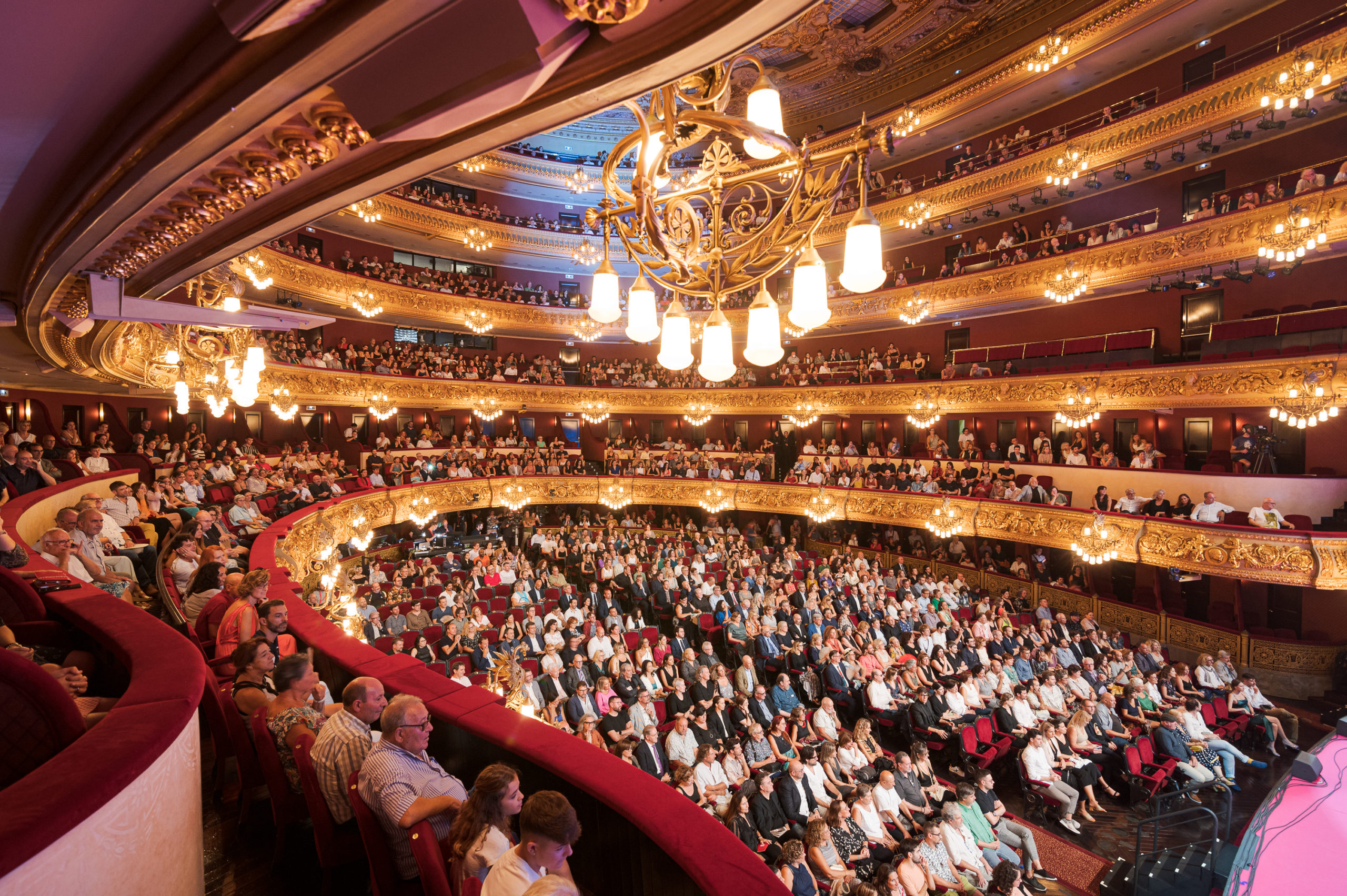 La platea del Liceu abans de l'inici de 'Catalunya aixeca el teló'. © David Ruano