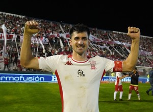 ¡Huracán pasó por penales a octavos!