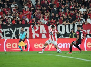 Instituto ganó 2-0 y hundió a Newell´s, que se fue insultado por sus hinchas