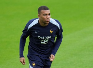 Mbappé se la jugó políticamente y bancó a Thuram: "Estoy en contra de los extremos"