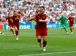 Serbia lo empató en la última jugada del partido