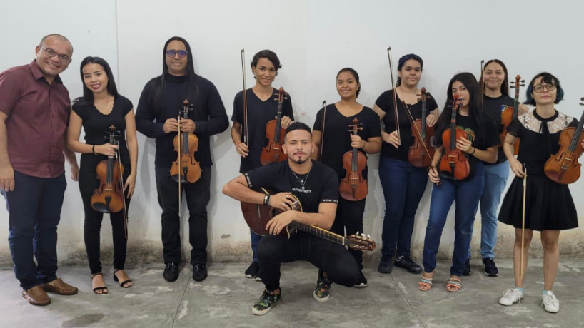 Formada por crianças e jovens, a Orquestra Municipal de São Gonçalo do Amarante realiza concerto gratuito neste domingo, 26, na praça da Matriz do município 