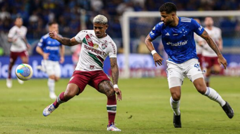 Tricolor contesta decisões do árbitro de campo e do VAR em dois lances em que a bola toca na mão de defensores na área 