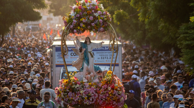 ￼TRAJETO teve 12,5 quilômetros. Foi a primeira participação de dom Gregório Paixão, arcebispo de Fortaleza 