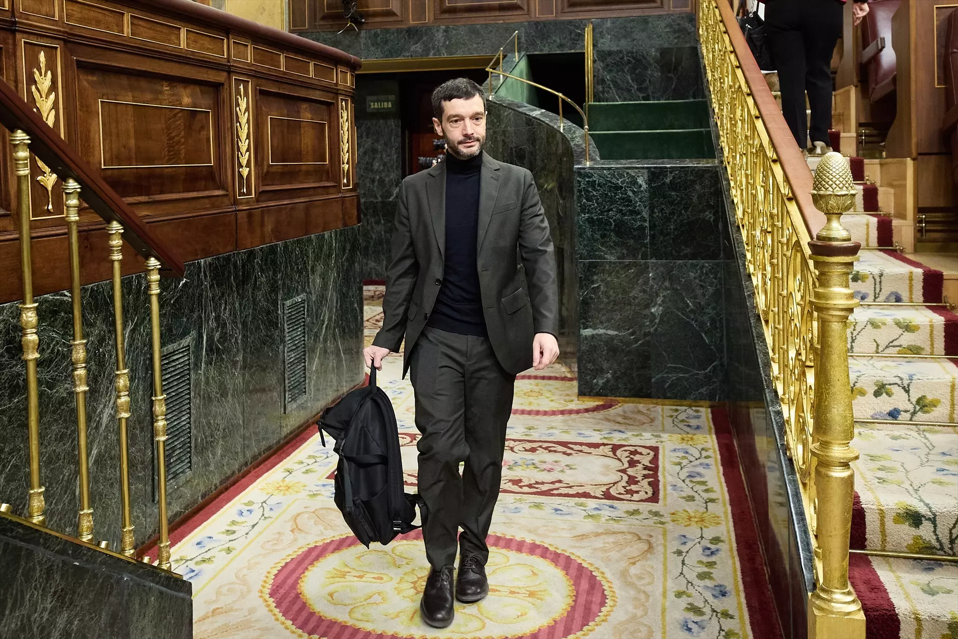 El ministro de Derechos Sociales, Consumo y Agenda 2030, Pablo Bustinduy, a su llegada a una sesión de control al Gobierno, en el Congreso de los Diputados. — Jesús Hellín / Europa Press