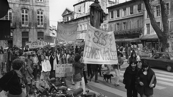 Le Mouvement de Libération des Femmes (M.L.F.), l'Association "La Cause des Femmes", manifestent dans les rues de Aix-en-Provence le 2 mai 1978 lors du procès