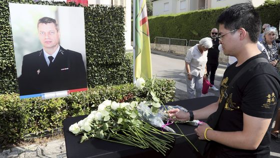 Une cérémonie a eu lieu à Mandelieu-La-Napoule (Alpes-Maritimes) en mémoire au gendarme tué lundi soir à Mougins.