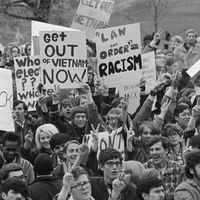 Manifestation à l'appel de l'organisation "Students for a Democratic Society", le 11 mai 1968, à Des Moines dans l'Iowa