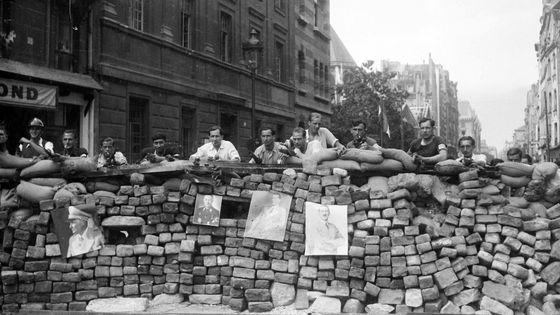 Des membres des FFI dans la rue Saint-Jacques le 22 août 1944