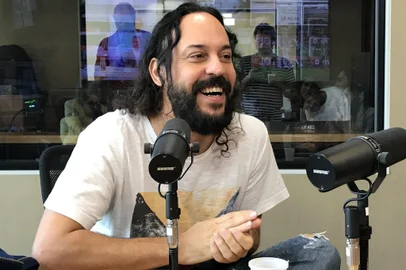 Gabriel o Pensador em entrevista na Rádio Gaúcha<!-- NICAID(13226830) -->