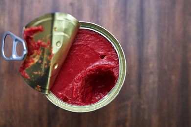 tomato paste in can 