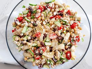 Quick and easy Mediterranean chickpea salad in a glass serving bowl.