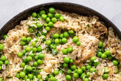 Skillet chicken and rice with peas