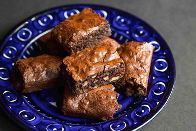 A plate of brownies.